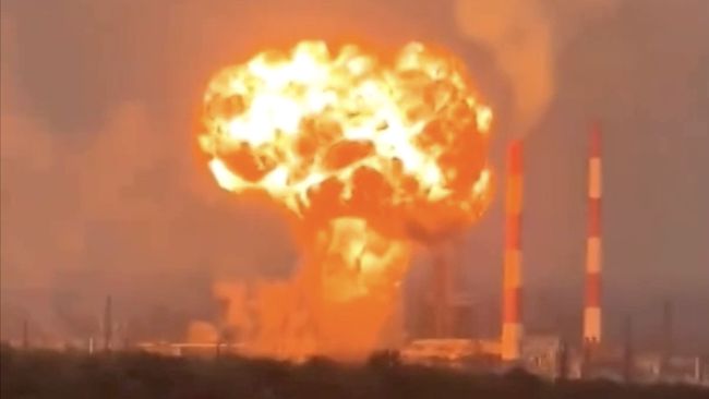 Serangan drone Ukraina ke kilang minyak Rusia